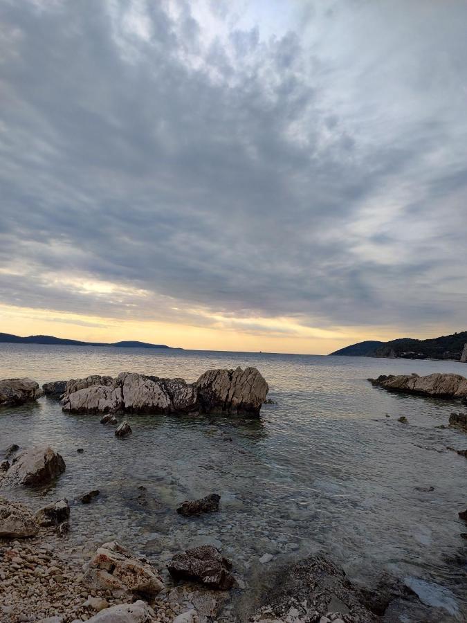 Hotel Udobna Soba Za Dvoje Hvar Town Esterno foto